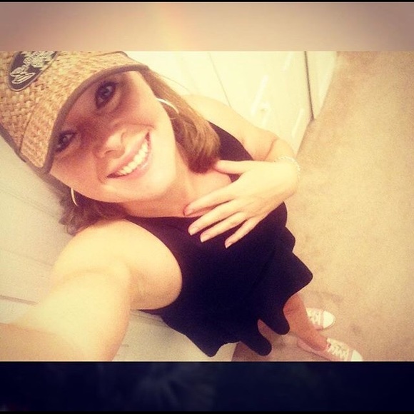 Meet your Posher, April - Picture 3 of 3